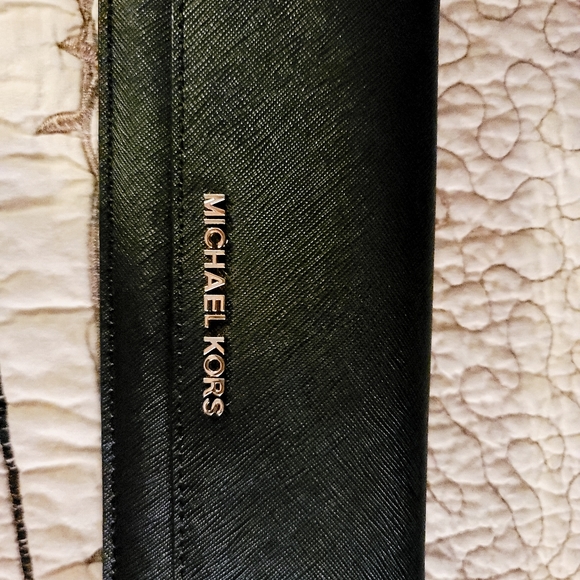 Michael Kors Medium Convertible Crossbody Bag - Picture 4 of 13
